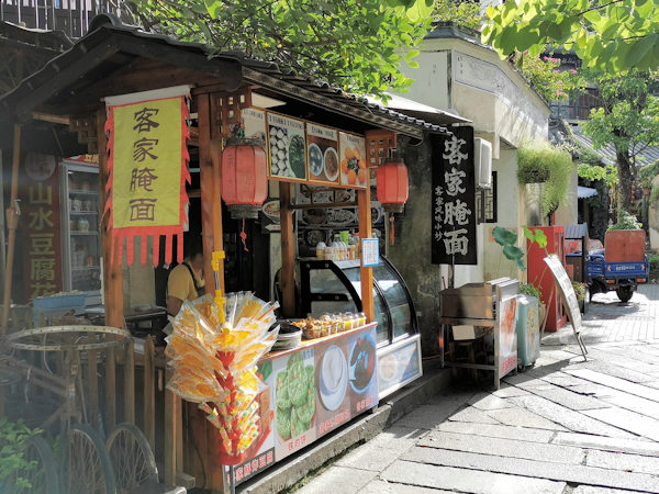 深圳の観光地、甘坑古鎮で客家まぜ麺