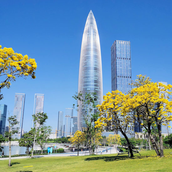 深圳人才公園と中国華潤集団ビル（筍ビル）