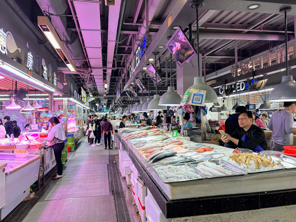 深圳、蛇口市場の海産物エリア
