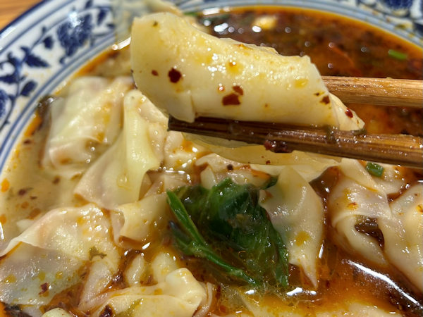 本場重慶で食べた激辛の抄手（ワンタン）