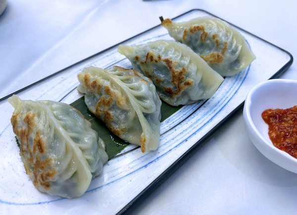 香港の焼き餃子は大きい。そして美味しい