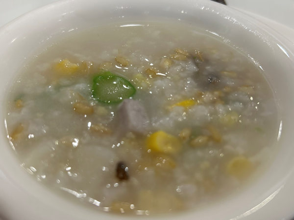 季節メニューの粥