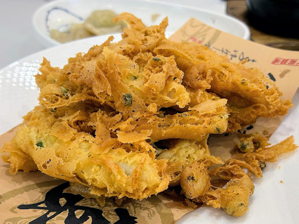 蒜香九肚魚（白身魚のフライ　ニンニク味）