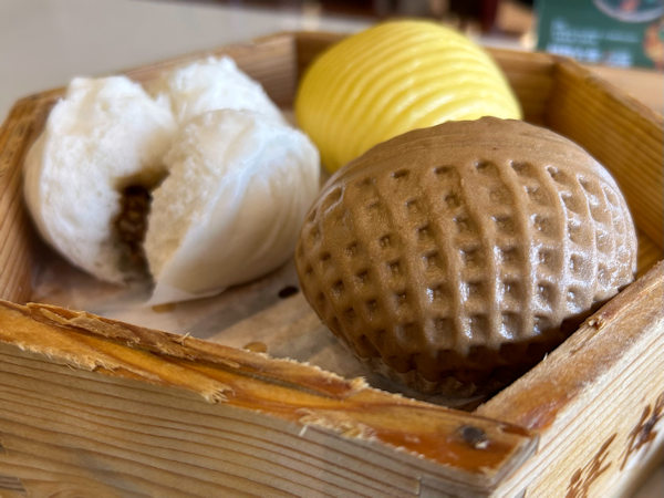 深圳の飲茶（蘩楼、饅頭盛合せ）