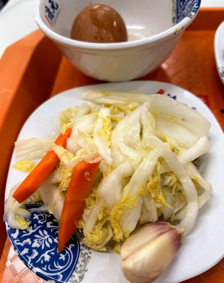 蘭州牛肉面では冷菜が必須