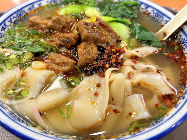 蘭州牛肉麺店の紅焼牛肉麺