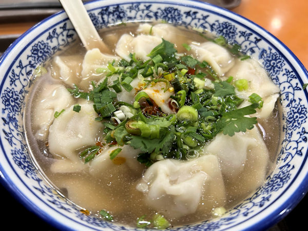 蘭州牛肉麺店で食べる羊肉餃子(深圳)