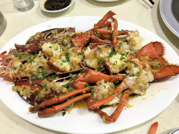 市場で素材を買って海鮮料理（ロブスター）