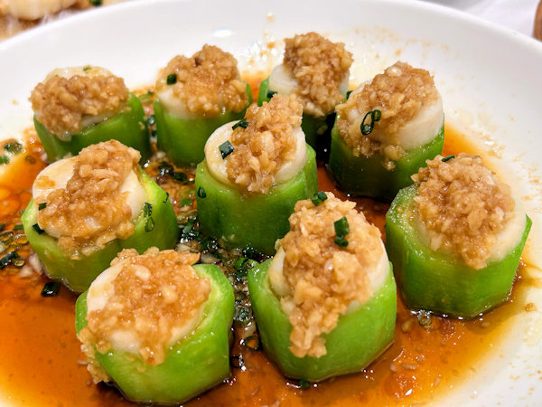 順徳料理レストランで蒜蓉蒸胜瓜（瓜のニンニク蒸し）