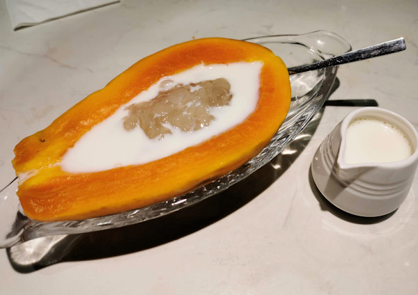 美容にも良い雪蛤燉木瓜（パパイヤのデザート）