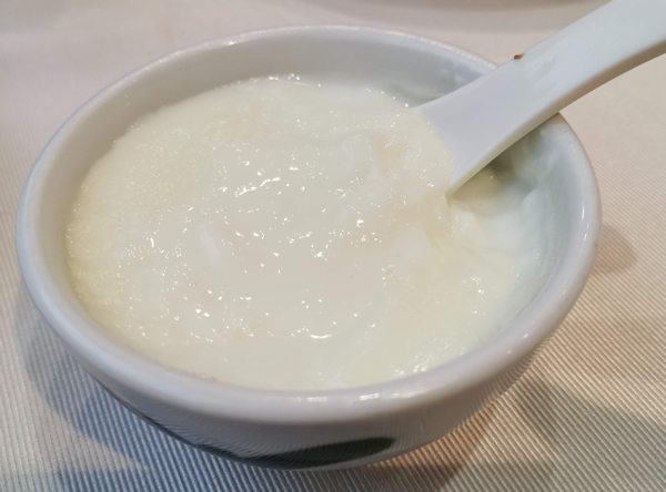 順徳料理レストランのデザート（酸皮奶）