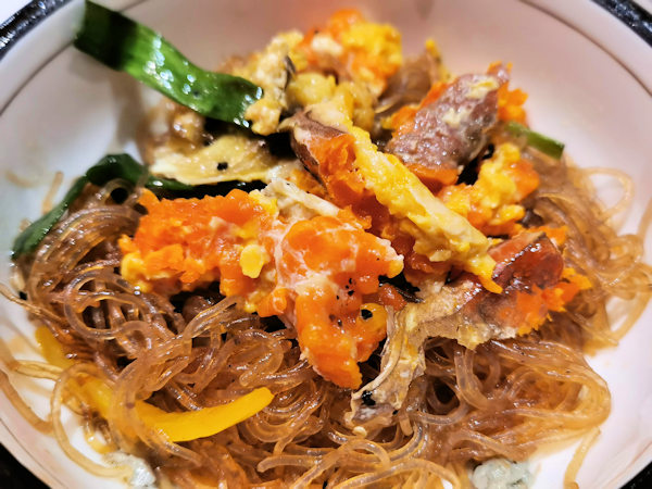 順徳料理レストランの蟹と春雨蒸し