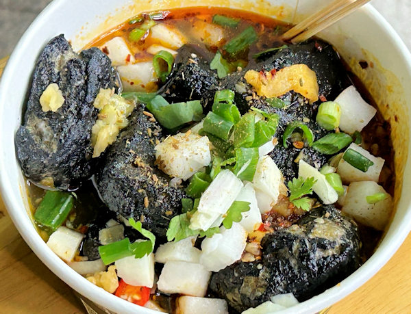 深圳の屋台で買った臭豆腐