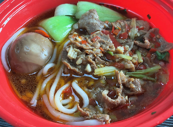 湖南省のスープ入りうどん（湯粉）