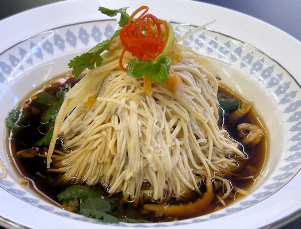 深圳冶春の干し豆腐の細切り（湯干丝）