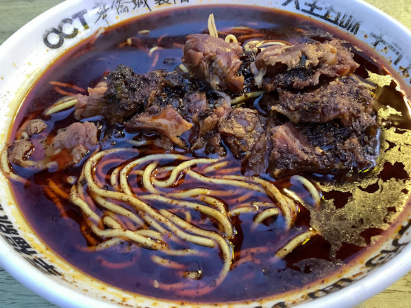 襄陽市にある王府麺館の襄陽牛肉麺