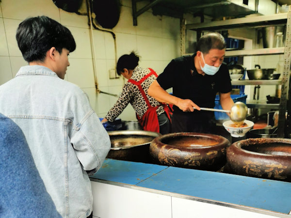 鄧家牛腩での注文はここで口頭で伝える