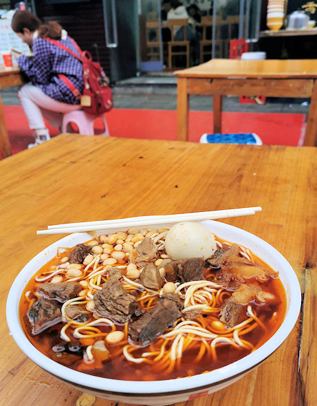 鄧家牛腩の襄陽牛肉麺