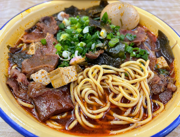 海帯豆腐牛雑麺（襄陽激辛牛内蔵麺）
